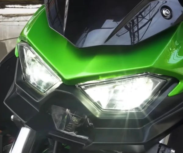 Kawasaki Z500 headlight design