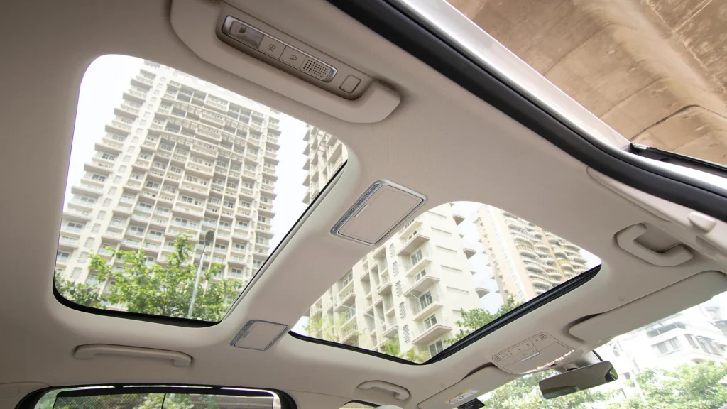 mercedes e class 2024 features sunroof