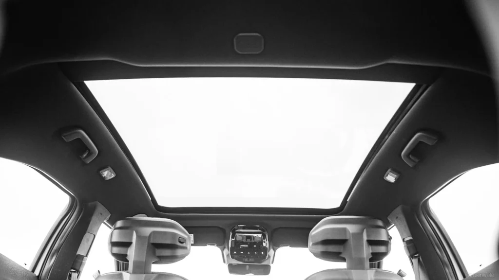 Mahindra BE 6e Sunroof